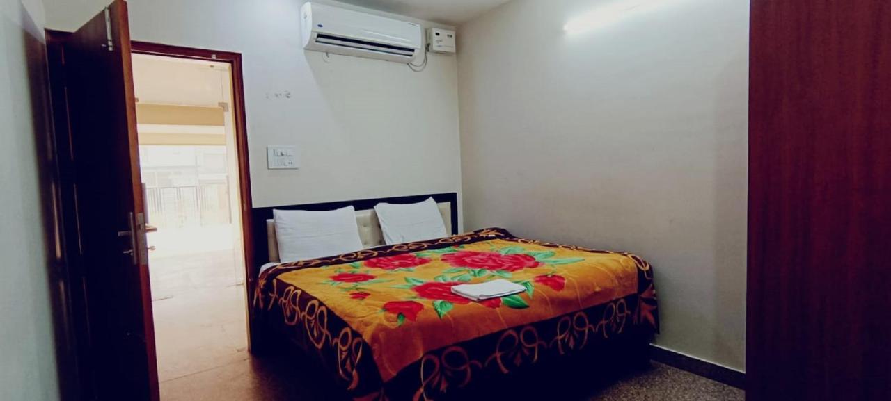 Lime Tree Luxurious 3Bhk Serviced Apartment Near Medanta Gurgaon Exterior photo